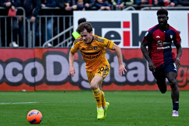 Pisa s MattÃ o Tramoni in action during the Serie A soccer match between Cagliari Calcio and Pisa at the Unipol Domus in Cagliari, Sardinia - Sunday, 21 december 2025. - Soccer  Copyright: xGianlucaxZuddas LaPressex