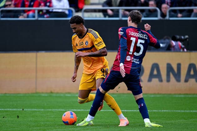 Pisa s Henrik Meister in action during the Serie A soccer match between Cagliari Calcio and Pisa at the Unipol Domus in Cagliari, Sardinia - Sunday, 21 december 2025. - Soccer  Copyright: xGianlucaxZuddas LaPressex