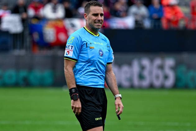 Referee Francesco Fourneau during the Serie A soccer match between Cagliari Calcio and Pisa at the Unipol Domus in Cagliari, Sardinia - Sunday, 21 december 2025. - Soccer  Copyright: xGianlucaxZuddas LaPressex