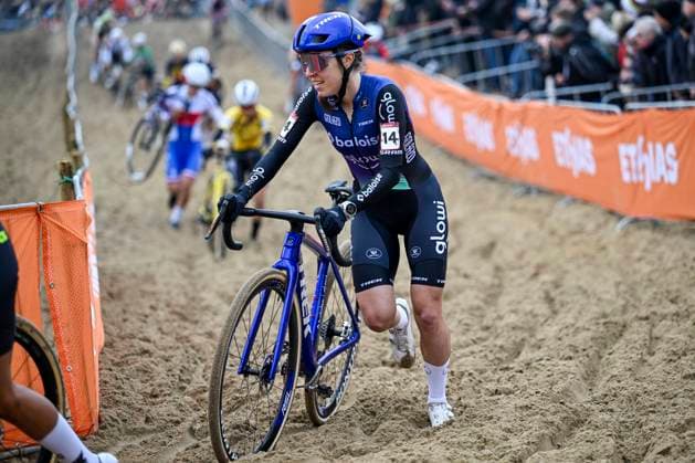 UCI Cyclocross World Cup 2025-2026 Koksijde KOKSIJDE, BELGIUM - DECEMBER 21 : Van Anrooij Shirin of Baloise Glowi Lions in action during the 6th leg of the Koksijde UCI Cyclocross World Cup 2025-2026 a cyclocross race for Women Elite on December 21, 2025 in Koksijde, Belgium, 21 12 2025 ( Koksijde Belgium  Copyright: xNicoxVereeckenx