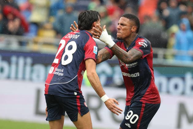 December 21, 2025, Cagliari: Cagliari s Michael Folorunsho jubilates after scoring the goal 1-1 during the Italian Serie A soccer match Cagliari calcio vs Pisa SC at the Unipol Domus in Cagliari, Italy, 21 December 2025.ANSA FABIO MURRU. Soccer; Serie A:Cagliari Vs Pisa  - ZUMAa110 20251221_zaf_a110_034 Copyright: xFabioxMurrux