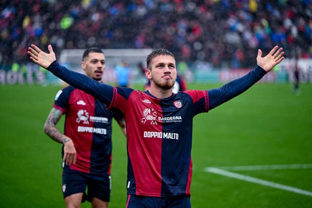 Cagliari s Semih KÄ±lÄ±csoy celebrates after scoring the goal for 2-1 during the Serie A soccer match between Cagliari Calcio and Pisa at the Unipol Domus in Cagliari, Sardinia - Sunday, 21 december 2025. - Soccer  Copyright: xGianlucaxZuddas LaPressex