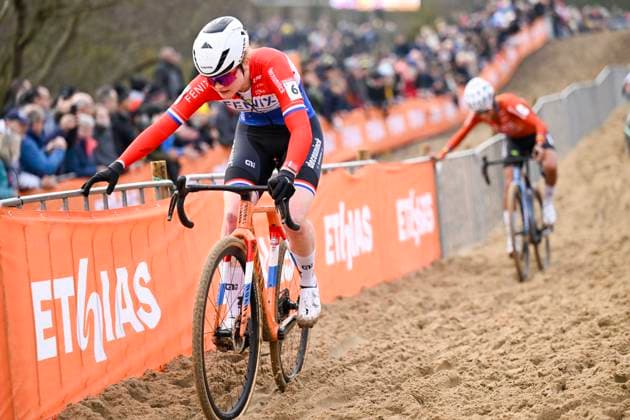 UCI Cyclocross World Cup 2025-2026 Koksijde KOKSIJDE, BELGIUM - DECEMBER 21 : Pieterse Puck of Fenix-Deceuninck in action during the 6th leg of the Koksijde UCI Cyclocross World Cup 2025-2026 a cyclocross race for Women Elite on December 21, 2025 in Koksijde, Belgium, 21 12 2025 ( Koksijde Belgium  Copyright: xNicoxVereeckenx