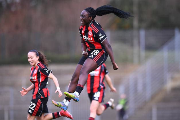 Fußball 2. Frauen-Bundesliga Saison 2025 2026 14. Spieltag: Borussia Mönchengladbach - Eintracht Frankfurt II am 21.12.2025 im Grenzlandstadion in Mönchengladbach Torjubel zum 0:1 durch Mira Arouna ( Eintracht Frankfurt II ) DFB regulations prohibit any use of photographs as image sequences and or quasi-video. Nordrhein-Westfalen Deutschland