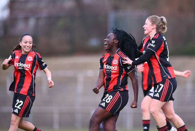 Fußball 2. Frauen-Bundesliga Saison 2025 2026 14. Spieltag: Borussia Mönchengladbach - Eintracht Frankfurt II am 21.12.2025 im Grenzlandstadion in Mönchengladbach Torjubel zum 0:1 durch Mira Arouna ( Eintracht Frankfurt II ), mitte DFB regulations prohibit any use of photographs as image sequences and or quasi-video. Nordrhein-Westfalen Deutschland