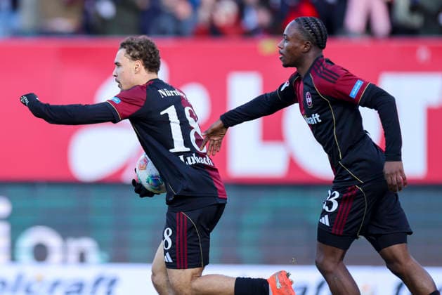 Rafael Lubach (1. FC Nuernberg) bejubelt seinen Treffer zum 1:1 mit Mohamed Ali Zoma (1. FC Nuernberg), 2. Bundesliga, 1. FC Nürnberg v Hannover 96, Max-Morlock-Stadion am 21. December 2025 in Nürnberg, Deutschland. (Foto von Marco Steinbrenner DeFodi Images) Rafael Lubach (1. FC Nuernberg) celebrates after scoring his teams first goal with Mohamed Ali Zoma (1. FC Nuernberg), 2. Bundesliga, 1. FC Nürnberg v Hannover 96, Max-Morlock-Stadion, December 21, 2025 in Nürnberg, Germany. (Photo by Marco Steinbrenner DeFodi Images) -