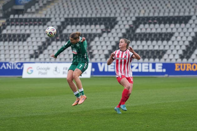 Google Pixel Frauen-Bundesliga: SC Freiburg vs. SV Werder Bremen, 21.12.2025 Kopfball von Larissa Mühlhaus (SV Werder Bremen, 7) Google Pixel Frauen-Bundesliga: SC Freiburg vs. SV Werder Bremen, Dreisamstadion, 21.12.2025 DFB DFL REGULATIONS PROHIBIT ANY USE OF PHOTOGRAPHS AS IMAGE SEQUENCES AND OR QUASI-VIDEO. Copyright: xBEAUTIFULxSPORTS Boscox