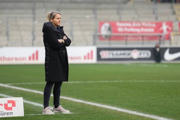 Google Pixel Frauen-Bundesliga: SC Freiburg vs. SV Werder Bremen, 21.12.2025 Friederike Kromp (SV Werder Bremen, Trainer) Google Pixel Frauen-Bundesliga: SC Freiburg vs. SV Werder Bremen, Dreisamstadion, 21.12.2025 DFB DFL REGULATIONS PROHIBIT ANY USE OF PHOTOGRAPHS AS IMAGE SEQUENCES AND OR QUASI-VIDEO. Copyright: xBEAUTIFULxSPORTS Boscox