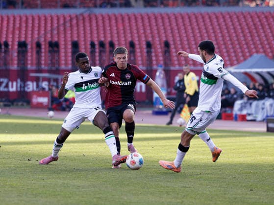 Deutschland: Fußball, 2. Bundesliga 2025 26, 17. Spieltag - 1 FC Nürnberg vs Hannover 96 - Max-Morlock Stadion (Nürnberg): Finn Becker (1. FC Nürnberg, 25) Waniss Taibi (Hannover 96, 26)