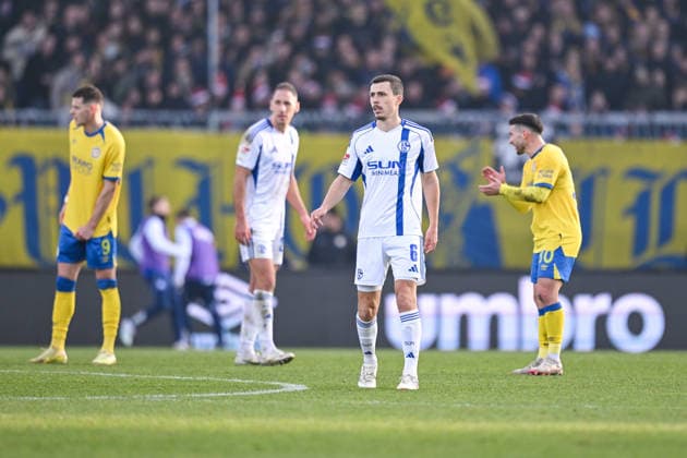 21.12.2025, Fussball, 2. Bundesliga, Saison 2025 2026, 17. Spieltag, Eintracht Braunschweig - FC Schalke 04, Ron Schallenberg (FC Schalke 04) xRHR-FOTO YYx