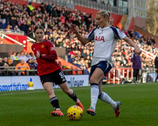 21st December 2025; Leigh Sports Village, Manchester, England; Womens League Cup Football Quarter Final, Manchester United, ManU versus Tottenham Hotspur; Amanda Nilden of Tottenham Hotspur Women under pressure from Jess Park of Manchester United Women  TimxWilliams