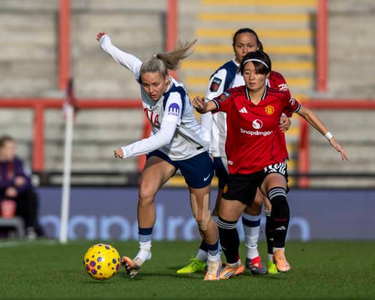 21st December 2025; Leigh Sports Village, Manchester, England; Womens League Cup Football Quarter Final, Manchester United, ManU versus Tottenham Hotspur; Amanda Nilden of Tottenham Hotspur Women loses her boot after a tackle by Hinata Miyazawa of Manchester United Women  TimxWilliams