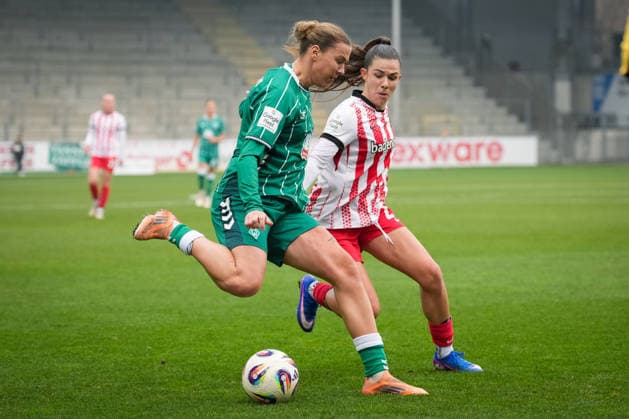 Fussball, Google Pixel Frauen-Bundesliga, 14 .Spieltag, 2025 2026, SC Freiburg vs. SV Werder Bremen, 21.12.2025, Dreisamstadion, Freiburg,: Leela Egli (SC Freiburg, Frauen 20) MEDINA DEÅ IÄÜ (SV Werder Bremen,9) Freiburg Dreisamstadion Baden-Württemberg Deutschland Copyright: xFINLEYxMÖRCHx