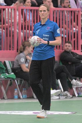 Miriam Hirsch (TusSies Metzingen, Trainerin) TusSies Metzingen vs. VfL Oldenburg, Handball, Alsco HBF, 11.Ligaspieltag, Saison 2025 2026, 21.12.2025 TusSies Metzingen vs. VfL Oldenburg, Handball, Alsco HBF, 11.Ligaspieltag, Saison 2025 2026, 21.12.2025 Tuebingen Copyright: xEibner-Pressefoto TobiasxBaurx EP_TBR