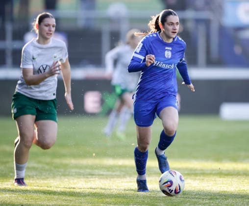 21.12.2025, Hänsch-Arena, Meppen, GER, SVM Frauen 2. Bundesliga vs VfL Wolfsburg II, Marie Bleil (SV Meppen 7) DFL REGULATIONS PROHIBIT ANY USE OF PHOTOGRAPHS AS IMAGE SEQUENCES AND OR QUASI-VIDEO. Meppen Niedersachsen Deutschland Hänsch-Arena
