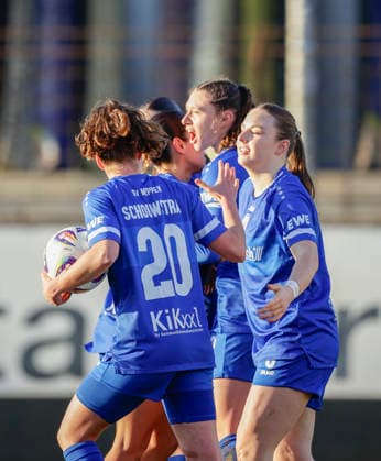 21.12.2025, Hänsch-Arena, Meppen, GER, SVM Frauen 2. Bundesliga vs VfL Wolfsburg II, Meppens 1:1-Jubel DFL REGULATIONS PROHIBIT ANY USE OF PHOTOGRAPHS AS IMAGE SEQUENCES AND OR QUASI-VIDEO. Meppen Niedersachsen Deutschland Hänsch-Arena