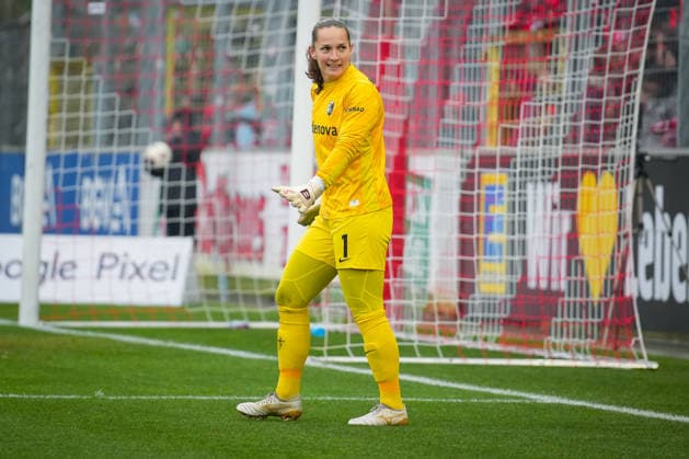 Fussball, Google Pixel Frauen-Bundesliga, 14 .Spieltag, 2025 2026, SC Freiburg vs. SV Werder Bremen, 21.12.2025, Dreisamstadion, Freiburg,: Leela Egli (SC Freiburg, Frauen 20) Tor, Torjubel, Emotionen, Torschuss, Freude, Jubel, Laura Benkarth (SC Freiburg, Frauen 1) Freiburg Dreisamstadion Baden-Württemberg Deutschland Copyright: xFINLEYxMÖRCHx
