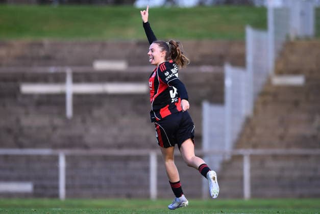 Fußball 2. Frauen-Bundesliga Saison 2025 2026 14. Spieltag: Borussia Mönchengladbach - Eintracht Frankfurt II am 21.12.2025 im Grenzlandstadion in Mönchengladbach Torjubel zum 0:2 durch Helene Schäfer ( Eintracht Frankfurt II ) DFB regulations prohibit any use of photographs as image sequences and or quasi-video. Nordrhein-Westfalen Deutschland