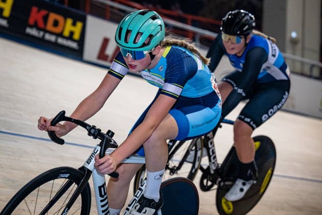 HIRSCHMANN Finja Marie: DM Omnium 2025 - Frankfurt Oder HIRSCHMANN Finja Marie ( GER ) SV Eintracht Frankenhain Querformat - quer - horizontal - Landscape - Event Veranstaltung: DM Omnium 2025 - Deutsche Meisterschaft - Category Kategorie: Cycling - Track cycling, Rad, Radsport, Bahnrad, Bahn National Championship Omnium - Women U19 Juniors - Location Ort: Europe Germany - Brandenburg - Märkisch Oderland - Frankfurt Oder - Oderlandhalle - Discipline: Omnium Points Race 4. Race - Distance: 15 km - Date Datum: 20.12.2025 Saturday Day 2 -