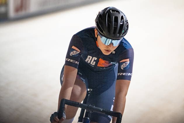 HOYER Clara-Sophie: DM Omnium 2025 - Frankfurt Oder HOYER Clara-Sophie ( GER ) RC Herpersdorf 1919 Querformat - quer - horizontal - Landscape - Event Veranstaltung: DM Omnium 2025 - Deutsche Meisterschaft - Category Kategorie: Cycling - Track cycling, Rad, Radsport, Bahnrad, Bahn National Championship Omnium - Women U19 Juniors - Location Ort: Europe Germany - Brandenburg - Märkisch Oderland - Frankfurt Oder - Oderlandhalle - Discipline: Omnium Points Race 4. Race - Distance: 15 km - Date Datum: 20.12.2025 Saturday Day 2 -