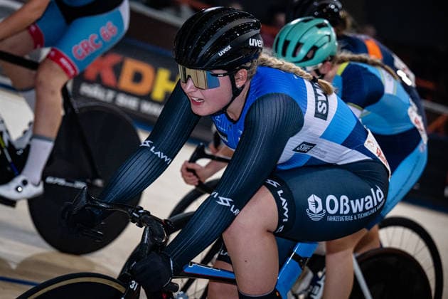 MNTEN Franziska: DM Omnium 2025 - Frankfurt Oder MNTEN Franziska ( GER ) RSC Turbine Erfurt Querformat - quer - horizontal - Landscape - Event Veranstaltung: DM Omnium 2025 - Deutsche Meisterschaft - Category Kategorie: Cycling - Track cycling, Rad, Radsport, Bahnrad, Bahn National Championship Omnium - Women U19 Juniors - Location Ort: Europe Germany - Brandenburg - Märkisch Oderland - Frankfurt Oder - Oderlandhalle - Discipline: Omnium Points Race 4. Race - Distance: 15 km - Date Datum: 20.12.2025 Saturday Day 2 -