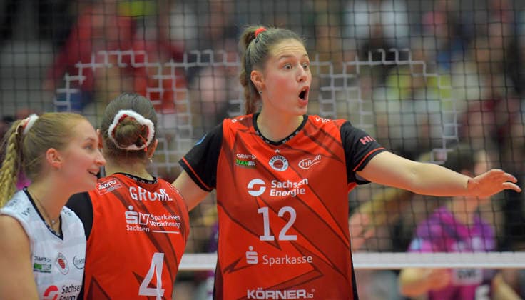 20.12.2025, Dresdens Mette Pfeffer, und Dresdens Patricia Nestler, Volleyball, 1. Bundesliga, Dresdner SC - Schwarz-Weiss Erfurt, (c) Dresden