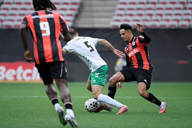 FOOTBALL : Nice (OGC Nice) vs Saint Etienne (ASSE) - Coupe de France - 32e de finale - 21 12 2025 Nice™s midfielder 10 Sofiane Diop durant le match de coupe de France, opposant l™OGC Nice a L™AS Saint Etienne, a l™occasion des 32e de finale, Stade de l™Allianz Riviera de Nice, sud de la France, le 21 dÃ cembre 2025. NICEFrance  Copyright: xfredxDIDES psnewzx