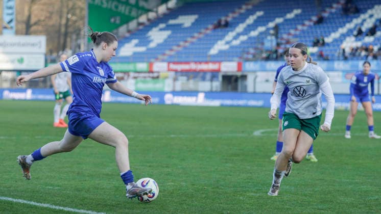 21.12.2025, Hänsch-Arena, Meppen, GER, SVM Frauen 2. Bundesliga vs VfL Wolfsburg II, Marleen Kropp (SV Meppen 9) DFL REGULATIONS PROHIBIT ANY USE OF PHOTOGRAPHS AS IMAGE SEQUENCES AND OR QUASI-VIDEO. Meppen Niedersachsen Deutschland Hänsch-Arena