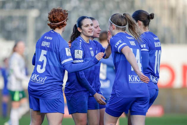 21.12.2025, Hänsch-Arena, Meppen, GER, SVM Frauen 2. Bundesliga vs VfL Wolfsburg II, Meppens 2:2-Jubel DFL REGULATIONS PROHIBIT ANY USE OF PHOTOGRAPHS AS IMAGE SEQUENCES AND OR QUASI-VIDEO. Meppen Niedersachsen Deutschland Hänsch-Arena