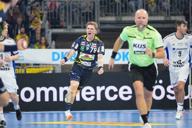 RECORD DATE NOT STATED Szene mit Edwin Aspenbäck (78; Rhein Neckar Löwen), Jacob Lassen (9; HSV Hamburg) und Frederik Bo Andersen (21; HSV Hamburg) Edwin Aspenbäck (78; Rhein Neckar Löwen) mit Jacob Lassen (9; HSV Hamburg) und Frederik Bo Andersen (21; HSV Hamburg)