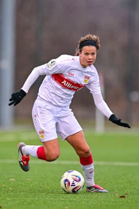 Rosa Rückert (Stuttgart, 11) am Ball, Freisteller, Einzelbild, Aktion, Action, 21.12.2025, München (Deutschland), Fussball,2. Frauen-Bundesliga, FC Bayern München II - VfB Stuttgart, DFB DFL REGULATIONS PROHIBIT ANY USE OF PHOTOGRAPHS AS IMAGE SEQUENCES AND OR QUASI-VIDEO.
