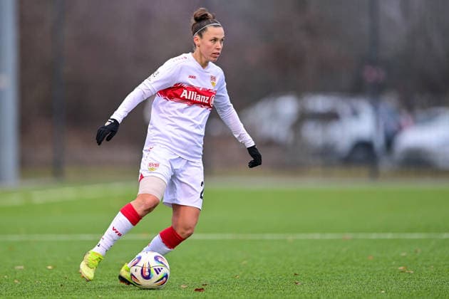 Nicole Billa (Stuttgart, 26) am Ball, Freisteller, Einzelbild, Aktion, Action, 21.12.2025, München (Deutschland), Fussball,2. Frauen-Bundesliga, FC Bayern München II - VfB Stuttgart, DFB DFL REGULATIONS PROHIBIT ANY USE OF PHOTOGRAPHS AS IMAGE SEQUENCES AND OR QUASI-VIDEO.