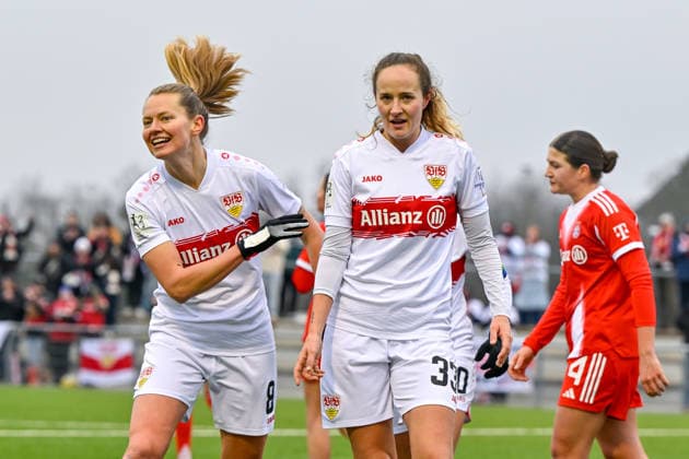v.li.: Maxi Rall (Stuttgart, 8) Joy Castor (Stuttgart, 30) mit Torjuibel, Jubel, Torjubel, Torerfolg, celebrate the goal, goal, celebration, Jubel ueber das Tor zum 1:2 durch Rosa Rückert (Stuttgart, 11) (nicht im Bild, not pictured), optimistisch, Action, Aktion, 21.12.2025, München (Deutschland), Fussball,2. Frauen-Bundesliga, FC Bayern München II - VfB Stuttgart, DFB DFL REGULATIONS PROHIBIT ANY USE OF PHOTOGRAPHS AS IMAGE SEQUENCES AND OR QUASI-VIDEO.
