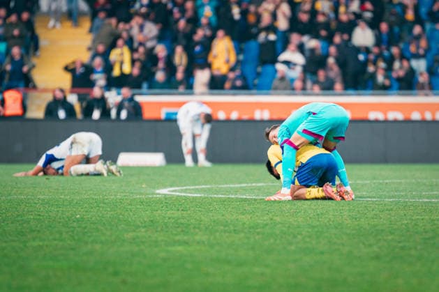 2. Bundesliga: Eintracht Braunschweig vs. FC Schalke 04, 13.12.2025 TOR, JUBEL zum 2:0 für Eintracht Braunschweig; Fußball, 2. Bundesliga, 17. Spieltag: Eintracht Braunschweig vs. FC Schalke 04 am 21.12.2025 im Eintracht-Stadion, Braunschweig DFL REGULATIONS PROHIBIT ANY USE OF PHOTOGRAPHS AS IMAGE SEQUENCES AND OR QUASI-VIDEO.