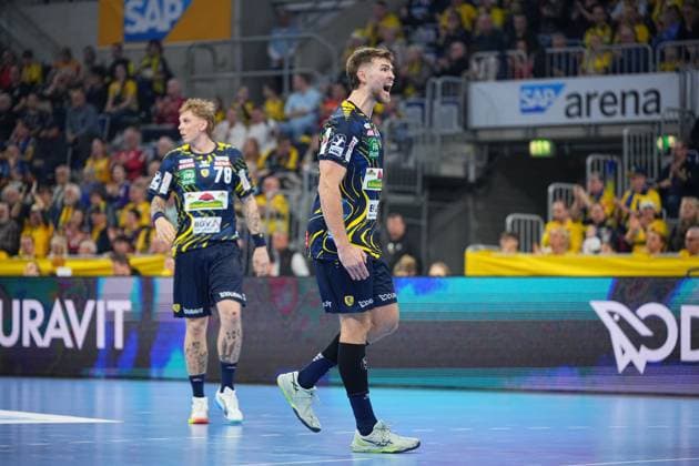 RECORD DATE NOT STATED Szene mit Steven Plucnar Jacobsen (9; Rhein Neckar Löwen) und Edwin Aspenbäck (78; Rhein Neckar Löwen) Steven Plucnar Jacobsen (9; Rhein Neckar Löwen) und Edwin Aspenbäck (78; Rhein Neckar Löwen) in Aktion