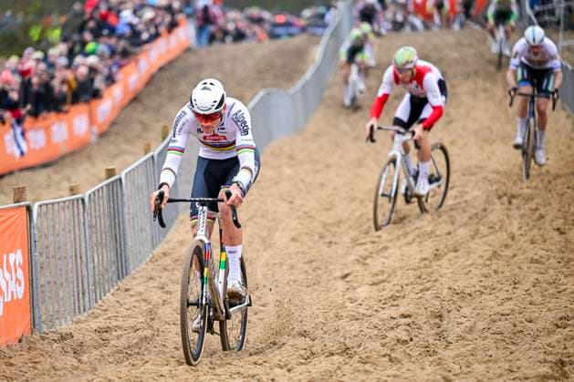 UCI Cyclocross World Cup 2025-2026 Koksijde KOKSIJDE, BELGIUM - DECEMBER 21 : Van der Poel Mathieu of Alpecin - Deceuninck in action during the 6th leg of the Koksijde UCI Cyclocross World Cup 2025-2026 a cyclocross race for Men Elite on December 21, 2025 in Koksijde, Belgium, 21 12 2025 ( Koksijde Belgium  Copyright: xNicoxVereeckenx