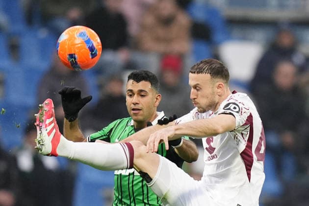 Torino™s Ardian Ismajli during the Serie A soccer match between Sassuolo and Torino at the Mapei Stadium in Reggio Emilia , north Italy - Sunday , December 21 , 2025. - Soccer .  Copyright: xSpada LaPressex