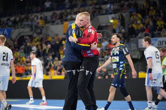 RECORD DATE NOT STATED Szene mit David Späth (29; Rhein Neckar Löwen), Patrick Groetzki (24; Rhein Neckar Löwen) und Dominik Axmann (15; HSV Hamburg) David Späth (29; Rhein Neckar Löwen) und Patrick Groetzki (24; Rhein Neckar Löwen) mit Dominik Axmann (15; HSV Hamburg)