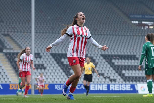 Leela Egli (SC Freiburg, 20) Torjubel, Emotionen, Jubel, Torerfolg, Abschluss, Treffer , Deutschland, Fussball, GooglePixel Frauen-Bundesliga, 14.Spieltag, 2025 2026, SC Freiburg vs. SV Werder Bremen, 21.12.2025, Dreisamstadion, Freiburg, Deutschland DFB REGULATIONS PROHIBIT ANY USE OF PHOTOGRAPHS AS IMAGE SEQUENCES AND OR QUASI-VIDEO. Freiburg Dreisamstadion Baden-Wuerttemberg Deutschland Copyright: xArnexAmbergx