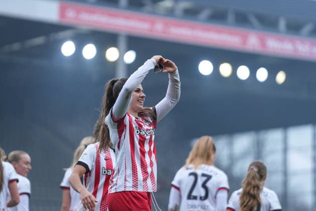 Leela Egli (SC Freiburg, 20) Torjubel, Emotionen, Jubel, Torerfolg, Abschluss, Treffer , Deutschland, Fussball, GooglePixel Frauen-Bundesliga, 14.Spieltag, 2025 2026, SC Freiburg vs. SV Werder Bremen, 21.12.2025, Dreisamstadion, Freiburg, Deutschland DFB REGULATIONS PROHIBIT ANY USE OF PHOTOGRAPHS AS IMAGE SEQUENCES AND OR QUASI-VIDEO. Freiburg Dreisamstadion Baden-Wuerttemberg Deutschland Copyright: xArnexAmbergx