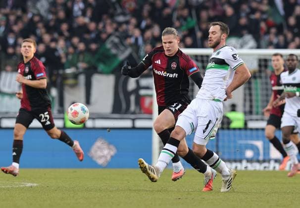 21.12.2025 - Fussball - Saison 2025 2026 - 2. Fussball - Bundesliga - 17. Spieltag: 1. FC Nürnberg FCN ( Club ) - Hannover 96 H96 - Sportfoto Zink DaMa - xdaxmax - DFL regulations prohibit any use of photographs as image sequences and or quasi-video - only for editorial use - Artem Stepanov (11, 1. FC Nürnberg FCN ) Boris Tomiak (3, Hannover 96 H96 )