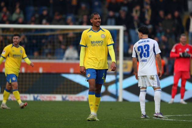 Braunschweig vs. Schalke 04, 2. BL Braunschweig, 21.12.2025, FUßBALL - Eintracht Braunschweig vs. FC Schalke 04, 2. BL, Saison 2025 26. Sidi SanÃ (Eintracht Braunschweig) nach seinem Tor zum 2:0 Braunschweig