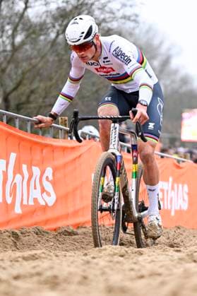 UCI Cyclocross World Cup 2025-2026 Koksijde KOKSIJDE, BELGIUM - DECEMBER 21 : Van der Poel Mathieu of Alpecin - Deceuninck in action during the 6th leg of the Koksijde UCI Cyclocross World Cup 2025-2026 a cyclocross race for Men Elite on December 21, 2025 in Koksijde, Belgium, 21 12 2025 ( Koksijde Belgium  Copyright: xNicoxVereeckenx