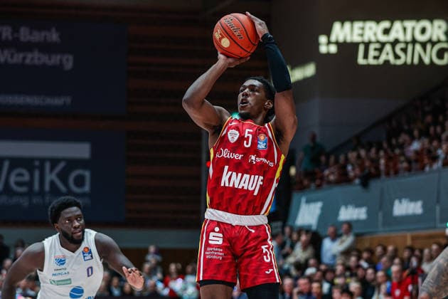 Im Bild: Marcus Carr(Wuerzburg Baskets, 5) 21.12.2025, Basketball, Fitness First Wuerzburg Baskets vs. SYNTAINICS MBC, easyCredit BBL, 11. Spieltag, Deutschland, Wuerzburg, tectake-Arena, Copyright: HMBxMedia xJulienxBecker