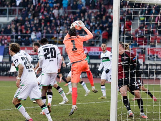 Deutschland: Fußball, 2. Bundesliga 2025 26, 17. Spieltag - 1 FC Nürnberg vs Hannover 96 - Max-Morlock Stadion (Nürnberg): Nahuel Noll (Hannover 96, 1)