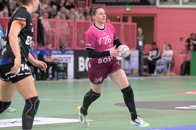 Svenja Huebner (TusSies Metzingen, 26) TusSies Metzingen vs. VfL Oldenburg, Handball, Alsco HBF, 11.Ligaspieltag, Saison 2025 2026, 21.12.2025 TusSies Metzingen vs. VfL Oldenburg, Handball, Alsco HBF, 11.Ligaspieltag, Saison 2025 2026, 21.12.2025 Tuebingen Copyright: xEibner-Pressefoto TobiasxBaurx EP_TBR