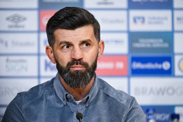 21.12.2025, Fussball, 2. Bundesliga, Saison 2025 2026, 17. Spieltag, Eintracht Braunschweig - FC Schalke 04, Pressekonferenz: Trainer Miron Muslic (FC Schalke 04) xRHR-FOTO YYx