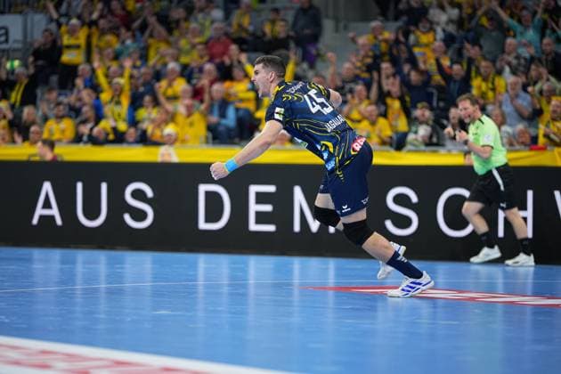 RECORD DATE NOT STATED Szene mit Halil Jaganjac (45; Rhein Neckar Löwen) Halil Jaganjac (45; Rhein Neckar Löwen) jubelt
