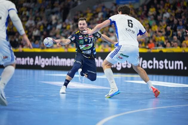 RECORD DATE NOT STATED Szene mit Dani Baijens (77; Rhein Neckar Löwen) und Spieler von Team HSV Hamburg Dani Baijens (77; Rhein Neckar Löwen) in Aktion