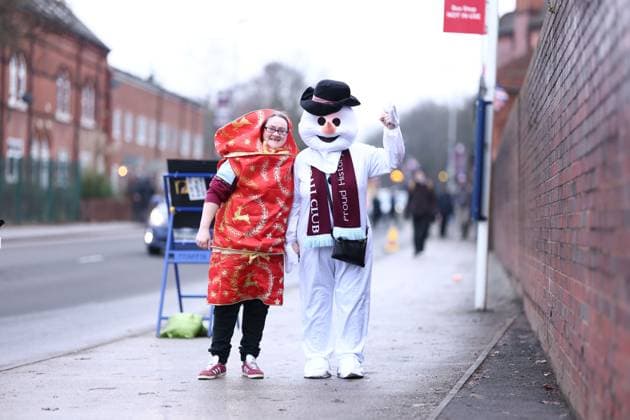Fans dressed as a present and a snowman Aston Villa v Manchester United, ManU Premier League, Football, Villa Park, Birmingham, UK - 21 Dec 2025Birmingham Villa Park United Kingdom EDITORIAL USE ONLY No use with unauthorised audio, video, data, fixture lists, club league logos or live services. Online in-match use limited to 120 images, no video emulation. No use in betting, games or single club league player publications. Copyright: xRyanxBrowne Shutterstockx 16151365w